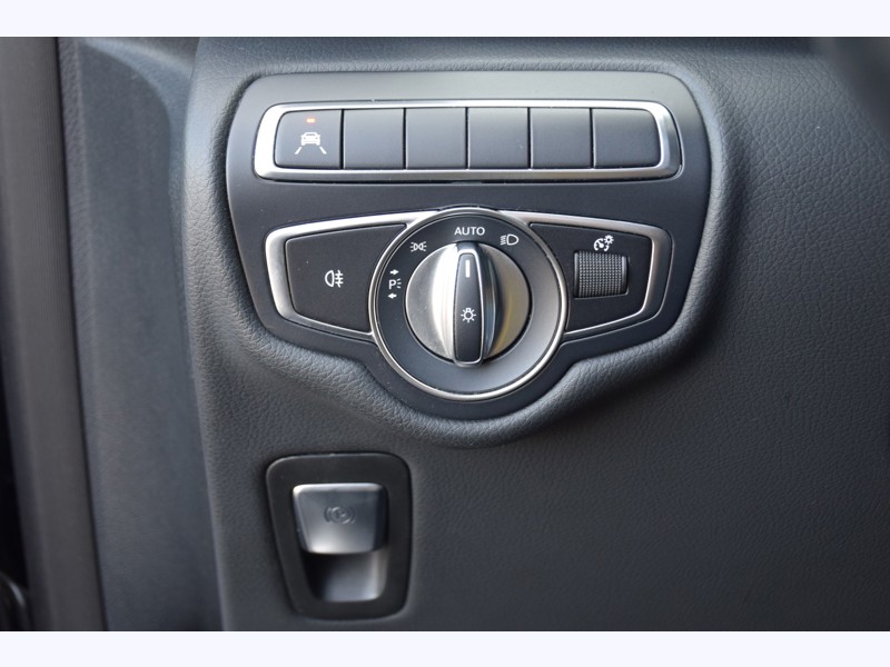 Image Mercedes-Benz CLASSE V V 300 d XL  / L3  -  8 places - Avantgarde  - 54 990€ HT