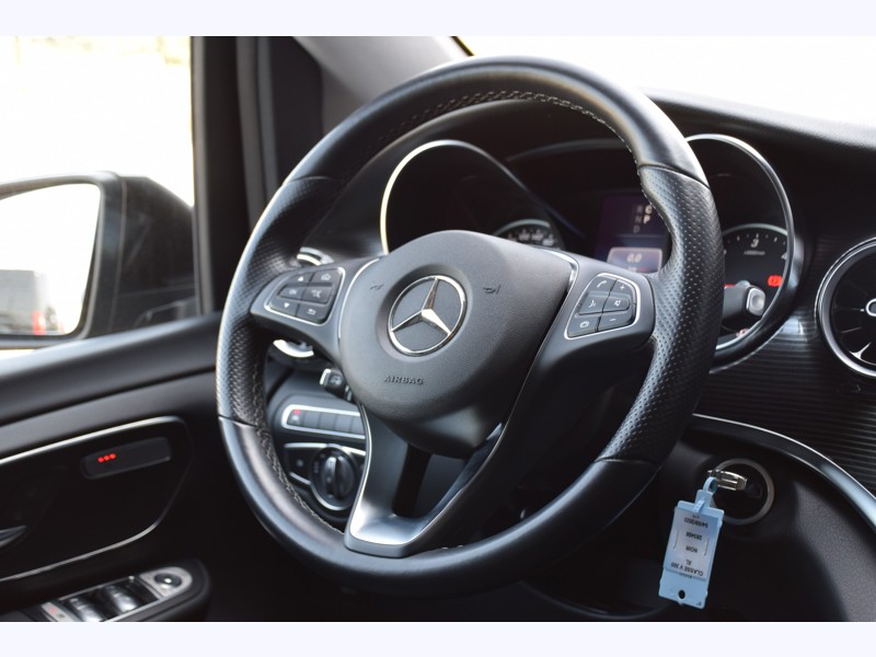 Image Mercedes-Benz CLASSE V V 300 d XL  / L3  -  8 places - Avantgarde  - 54 990€ HT