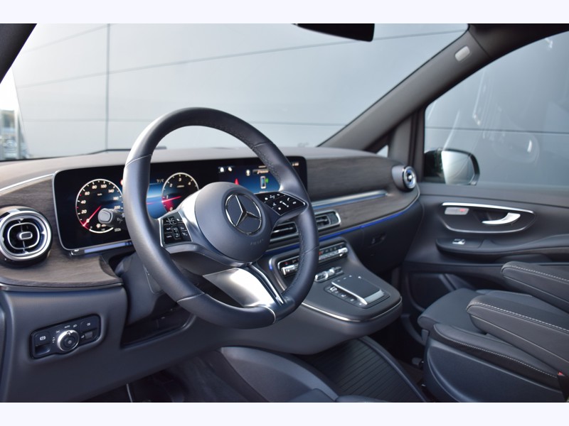Image Mercedes-Benz CLASSE V V 300 d XL / L3 - 8 places - Avantgarde  - 68 990€ HT