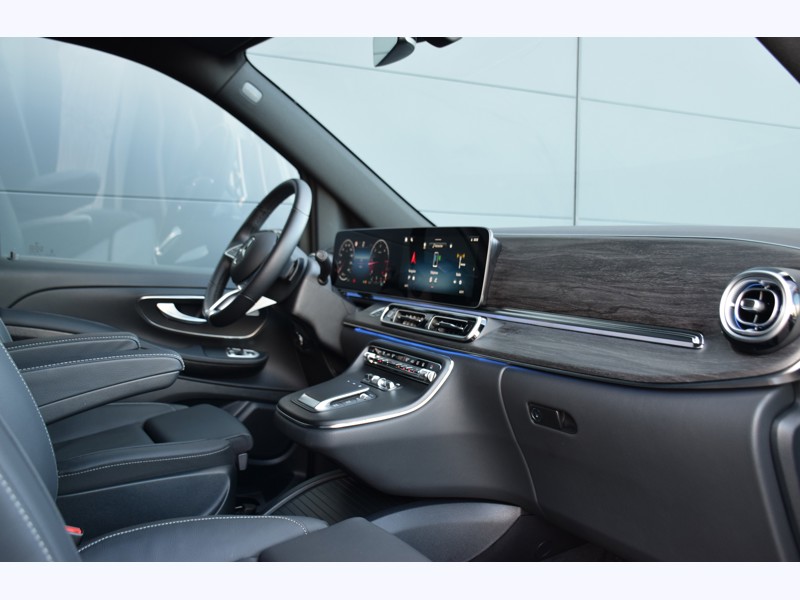 Image Mercedes-Benz CLASSE V V 300 d XL / L3 - 8 places - Avantgarde  - 68 990€ HT