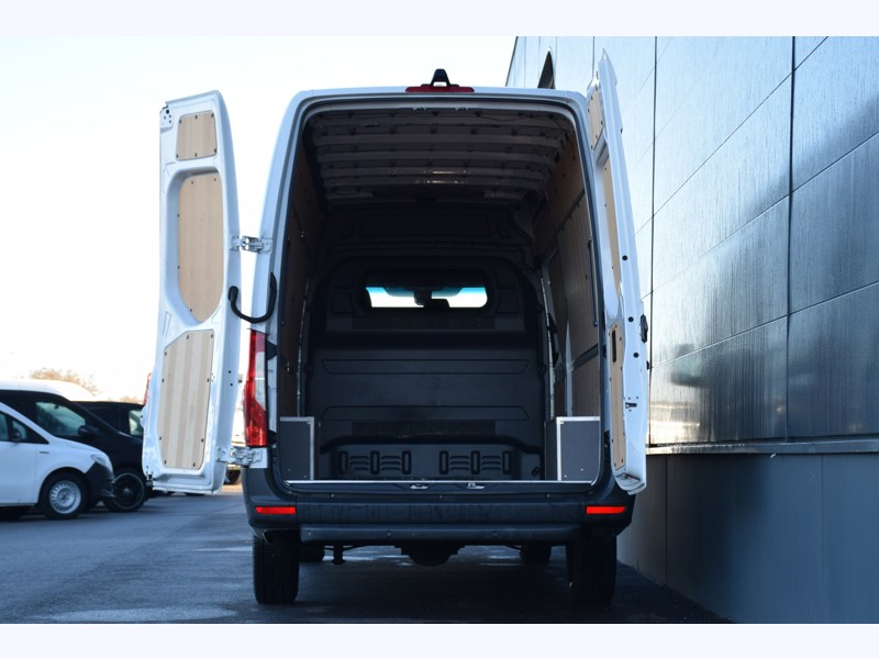 Image Mercedes-Benz SPRINTER 317 CDI 43S / L3H2 14m2   - 38 990€ HT