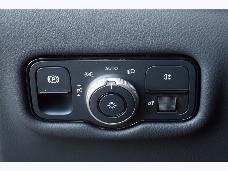 Image Mercedes-Benz CLASSE V V 300 d XL / L3 - 8 places - Avantgarde  - 68 490 € HT