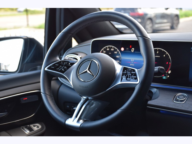 Image Mercedes-Benz CLASSE V V 300 d XL / L3 - 8 places - Avantgarde  - 68 490 € HT