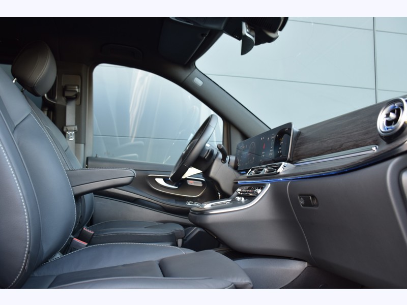 Image Mercedes-Benz CLASSE V V 300 d XL / L3 - 8 places - Avantgarde  - 68 490 € HT