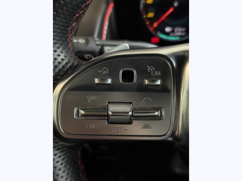 Image Mercedes-Benz EQB 350 4MATIC AMG Line  