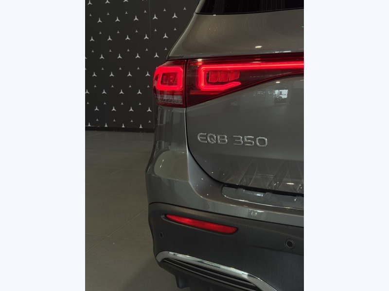 Image Mercedes-Benz EQB 350 4MATIC AMG Line  