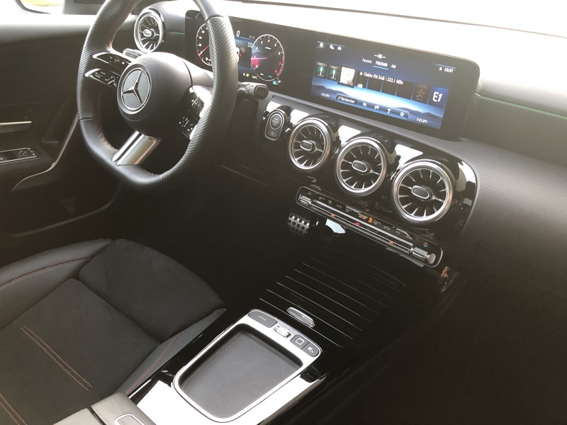 Image Mercedes-Benz CLASSE A 180 AMG Line AMG Line 1770 Classe A 180 AMG Line