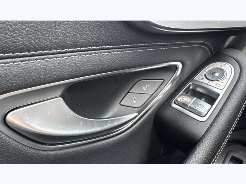 Image Mercedes-Benz CLASSE C COUPÉ Classe C 220 d Coupé AMG Line  