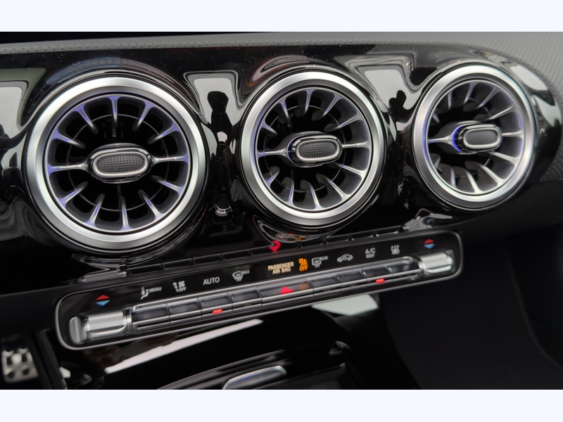 Image Mercedes-Benz CLASSE A 250 e Hybrid EQ AMG Line AMG Line 1770 Classe A 250 e AMG Line