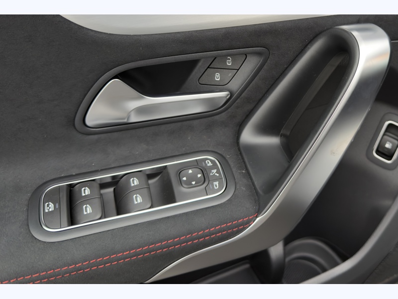 Image Mercedes-Benz CLASSE A 250 e Hybrid EQ AMG Line AMG Line 1770 Classe A 250 e AMG Line