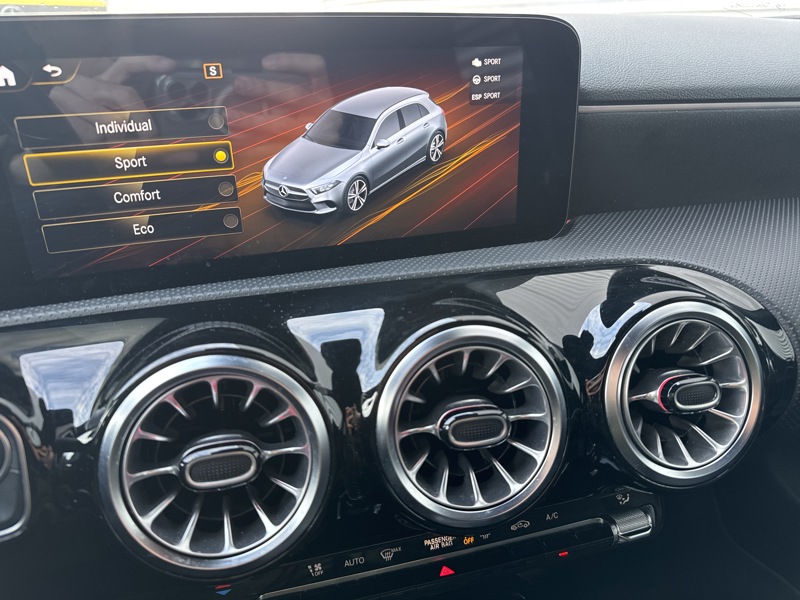 Image Mercedes-Benz CLASSE A 180 d AMG Line AMG Line 