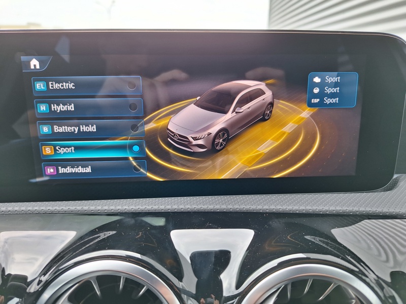 Image Mercedes-Benz CLASSE A 250 e Hybrid EQ Star Edition AMG Line 1770 Classe A 250 e Hybrid EQ Star Edition