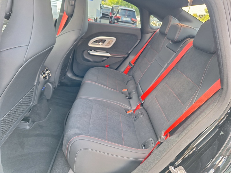 Image Mercedes-Benz CLA COUPÉ CLA 350 4MATIC avec technologie EQ Limited Edition  1743 CLA 350 4MATIC avec technologie EQ