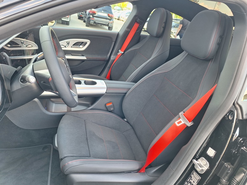 Image Mercedes-Benz CLA COUPÉ CLA 350 4MATIC avec technologie EQ Limited Edition  1743 CLA 350 4MATIC avec technologie EQ