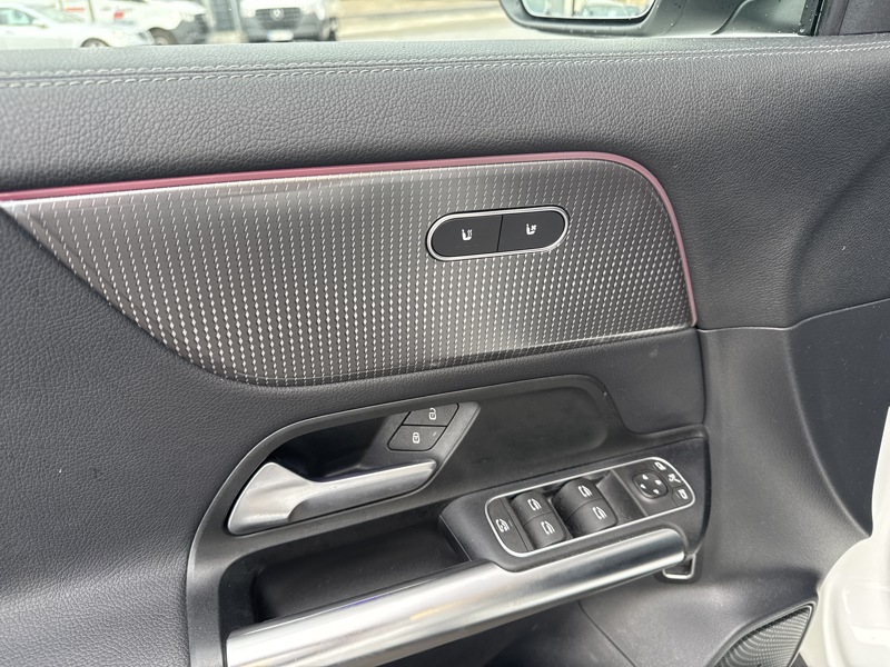 Image Mercedes-Benz EQA EQA 250 AMG Line  190 ch 