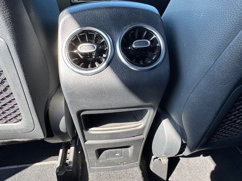 Image Mercedes-Benz GLA 200 d  Business Line Pack Progressive 2.0 150 8G-DCT Angle mort Cam recul Sièges av chauffants Détec