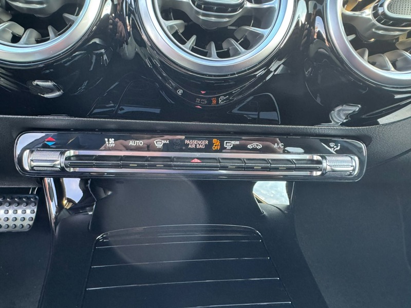 Image Mercedes-Benz CLASSE A 180 Star Edition AMG Line 1770 Classe A 180 Star Edition