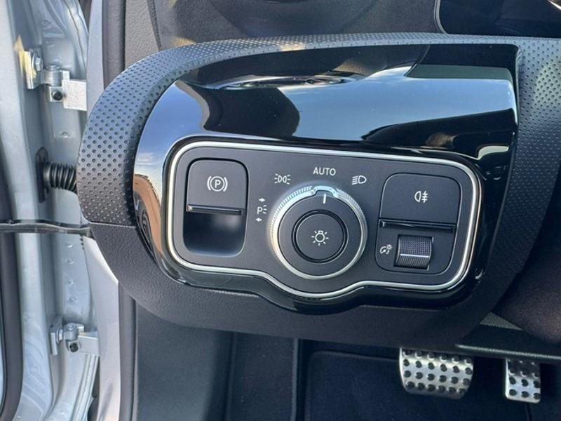 Image Mercedes-Benz CLASSE A 180 Star Edition AMG Line 1770 Classe A 180 Star Edition