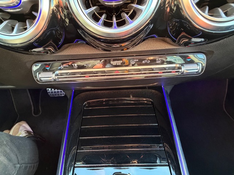 Image Mercedes-Benz GLB 200 d AMG Line 2.0 150 8G-DCT Angle mort Cam recul 7 Places Hayon auto Handsfree access Sièges av el