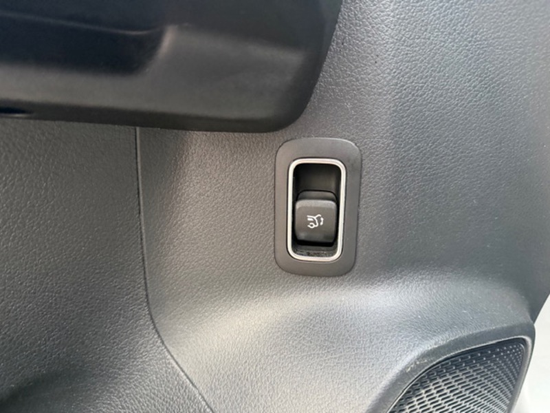 Image Mercedes-Benz GLB 200 d AMG Line 2.0 150 8G-DCT Toit ouvrant Pack hiver Pack sport black MULTIBEAM Hayon auto Handsfre