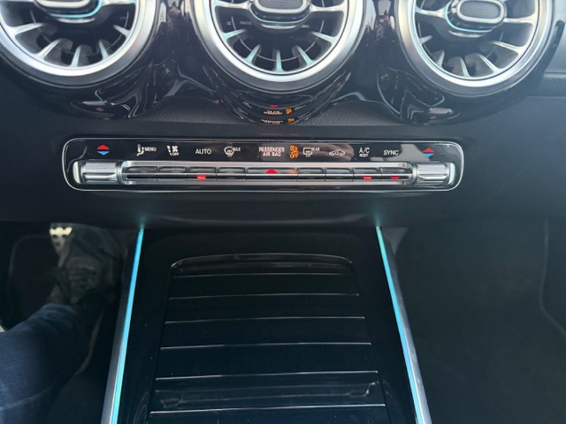 Image Mercedes-Benz GLB 200 d AMG Line 2.0 150 8G-DCT Toit ouvrant Pack hiver Pack sport black MULTIBEAM Hayon auto Handsfre