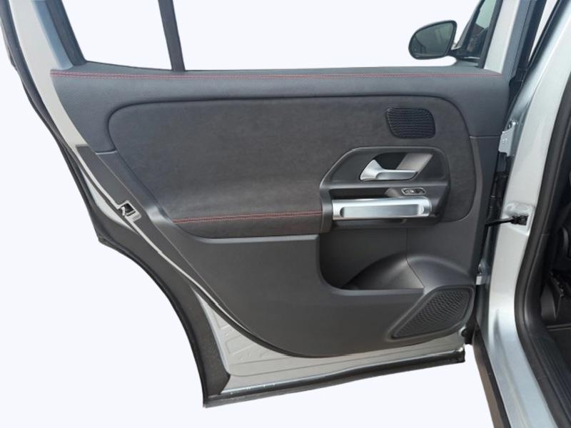 Image Mercedes-Benz GLB 200 d AMG Line 2.0 150 8G-DCT Toit ouvrant Pack hiver Pack sport black MULTIBEAM Hayon auto Handsfre