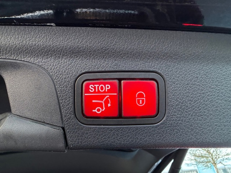 Image Mercedes-Benz GLE SUV 350 de 4MATIC AMG Line 2.0 194 + 136 4x4 9G-Tronic Toit ouvrant Attelage Distronic Sono premium Hand