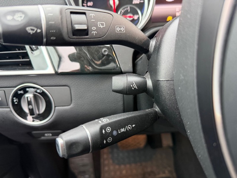 Image Mercedes-Benz GLE SUV 350 d 4MATIC Fascination  3.0 258 4X4 9G-Tronic Toit ouvrant Carplay Angle mort Feux auto Sieges av 