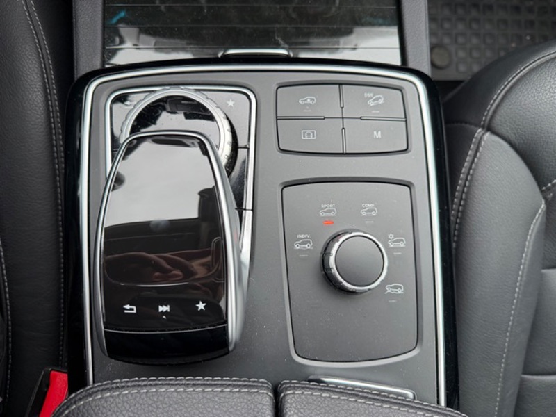 Image Mercedes-Benz GLE SUV 350 d 4MATIC Fascination  3.0 258 4X4 9G-Tronic Toit ouvrant Carplay Angle mort Feux auto Sieges av 