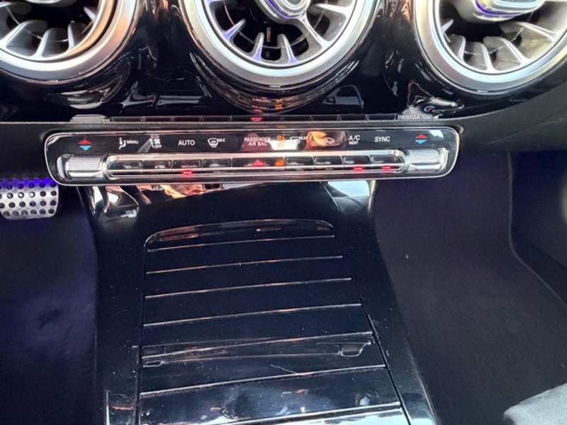 Image Mercedes-Benz CLASSE A A 220 d Berline AMG Line 2.0 190 8G-DCT  Sieges av chauffants Eclairage ambiance Réalité augmentée K