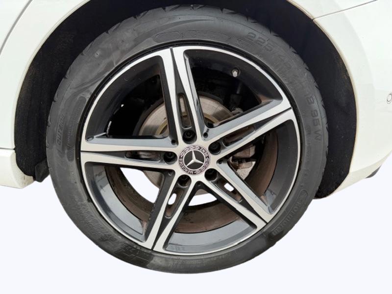 Image Mercedes-Benz CLASSE A 200 d Progressive Line 2.0 150 8G-DCT Camera de recul Aide au parking Siège av chauffants Eclairage 