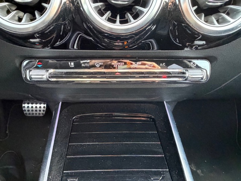 Image Mercedes-Benz CLASSE B 180 d AMG Line Edition 2.0 116 8G-DCT Cam recul Pack sport black PARKTRONIC Hayon auto Keyless go Si