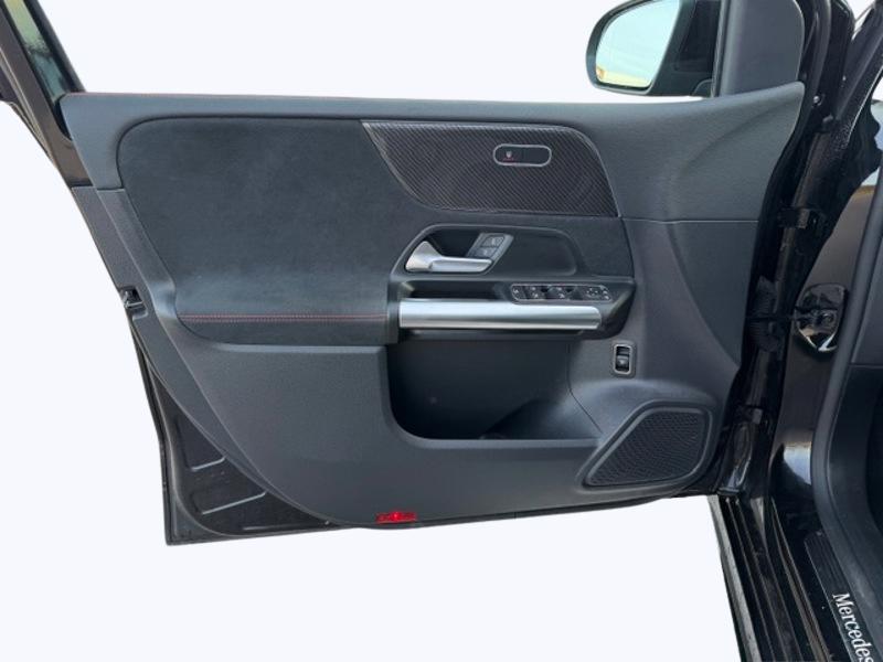 Image Mercedes-Benz CLASSE B 180 d AMG Line Edition 2.0 116 8G-DCT Cam recul Pack sport black PARKTRONIC Hayon auto Keyless go Si