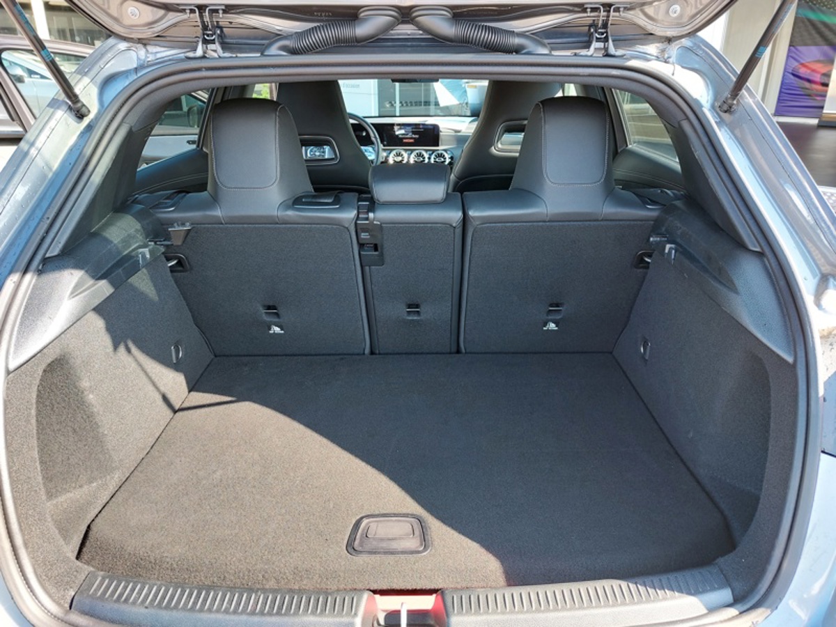 Image Mercedes-Benz CLASSE A A 250 e  Berline Compacte AMG Line 