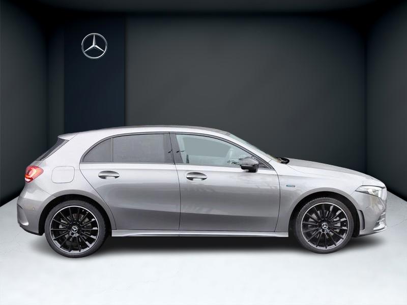 Image Mercedes-Benz CLASSE A A 250 e  Berline Compacte AMG Line 